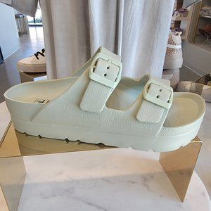 NIB Dirty Laundry Genavive green slides